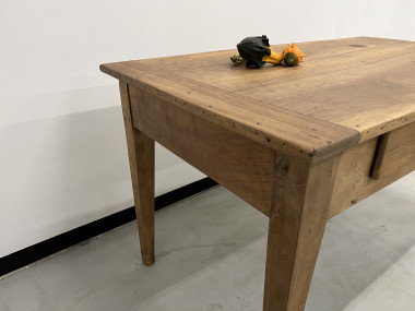 Petite table de ferme en noyer blond, vue 22
