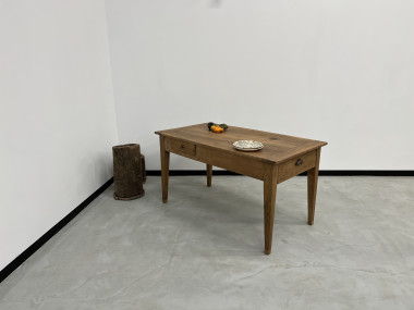 Petite table de ferme en noyer blond, vue 1