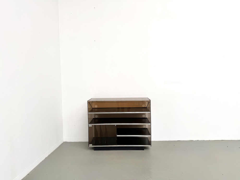 Meuble Hi-Fi en plexiglass fumé et aluminium, Eric Maville, France, années 1970, vue 1