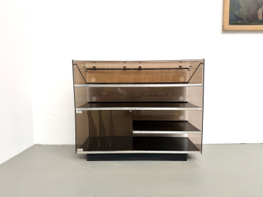 Meuble Hi-Fi en plexiglass fumé et aluminium, Eric Maville, France, années 1970, vue 2