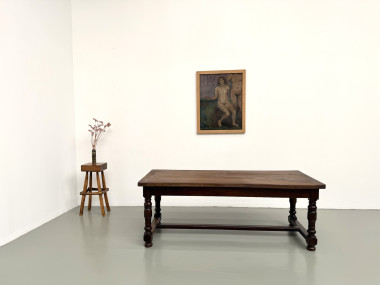 Table de ferme en noyer massif, pieds tournés, années 1950, vue 1