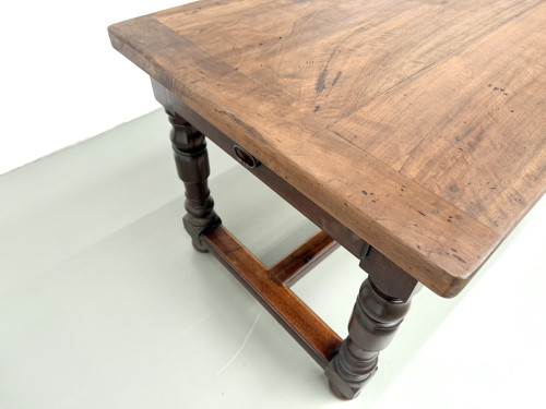 Table de ferme en noyer massif, pieds tournés, années 1950, vue 17