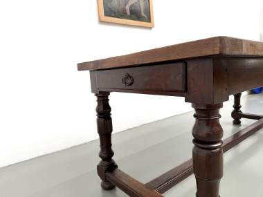 Table de ferme en noyer massif, pieds tournés, années 1950, vue 18