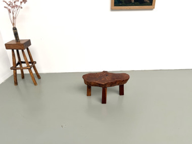 Table basse tripode brutaliste en teck massif – Années 1970, vue 3