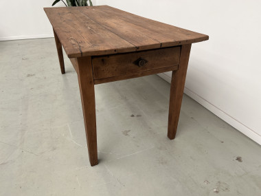 Table de ferme ancienne en noyer blond à 2 tiroirs, pieds fuseaux. 181 cm de long., vue 11