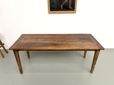 Table de ferme en noyer aux pieds fuseaux, vue 2