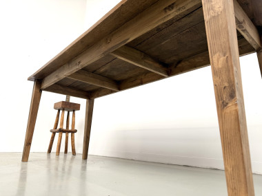 Table de ferme en noyer aux pieds fuseaux, vue 9