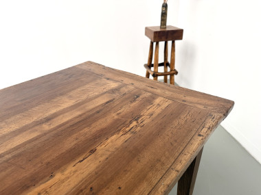 Table de ferme en noyer aux pieds fuseaux, vue 19