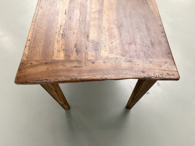 Table de ferme en noyer aux pieds fuseaux, vue 21
