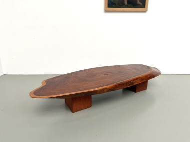 Table Basse Organique "Slab" en Bois Exotique Massif, vue 2