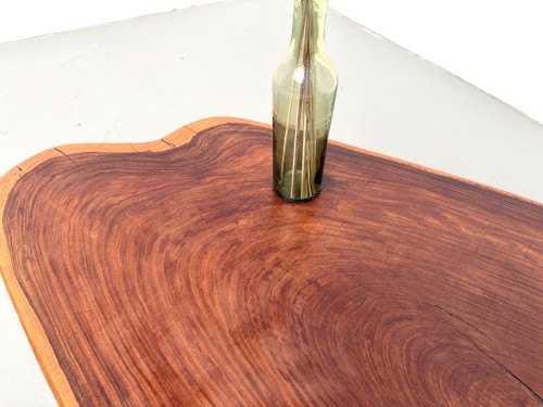 Table Basse Organique "Slab" en Bois Exotique Massif, vue 5