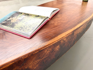 Table Basse Organique "Slab" en Bois Exotique Massif, vue 17