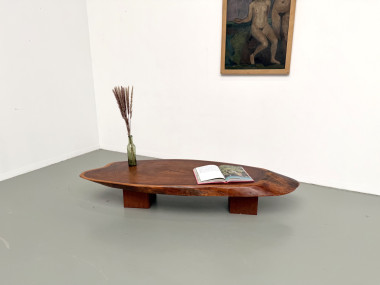 Table Basse Organique "Slab" en Bois Exotique Massif, vue 1