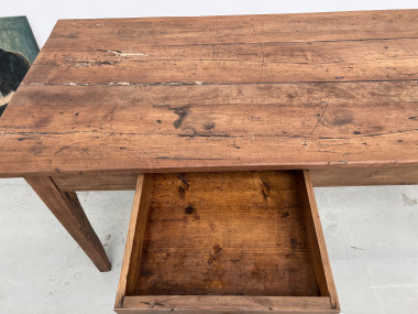 Table de ferme ancienne en noyer blond à 2 tiroirs, pieds fuseaux. 181 cm de long., vue 13