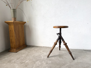 Tabouret d’atelier tripode en bois tourné et fonte — vers 1900, vue 3