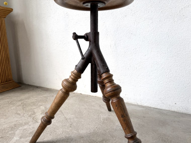 Tabouret d’atelier tripode en bois tourné et fonte — vers 1900, vue 5
