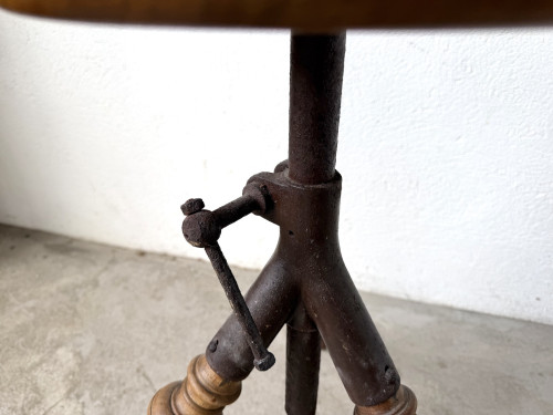 Tabouret d’atelier tripode en bois tourné et fonte — vers 1900, vue 8