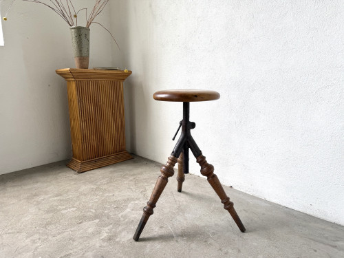 Tabouret d’atelier tripode en bois tourné et fonte — vers 1900, vue 13