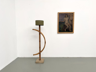 Lampadaire sculptural en rotin cintré, vue 1