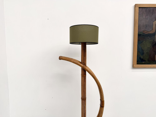 Lampadaire sculptural en rotin cintré, vue 4