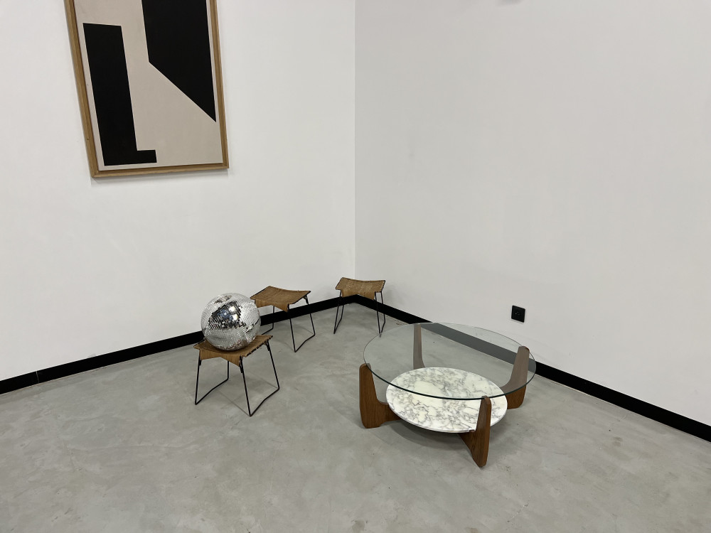 Table basse Hugues Poignant, circa 1970, vue 1