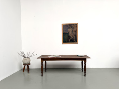 Table de ferme en noyer massif, pieds tournés, 1920, vue 3