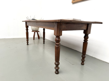 Table de ferme en noyer massif, pieds tournés, 1920, vue 12
