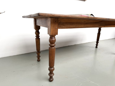 Table de ferme en noyer massif, pieds tournés, 1920, vue 13