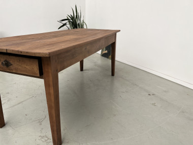 Table de ferme ancienne en noyer blond à 2 tiroirs, pieds fuseaux. 181 cm de long., vue 19