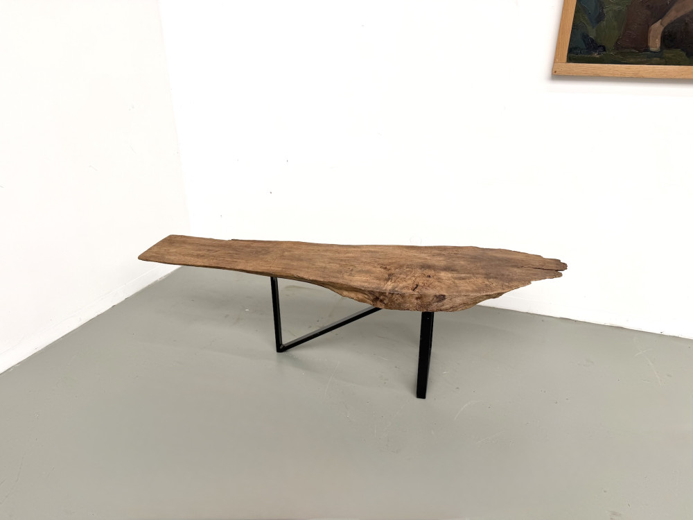Table basse organique en peuplier massif, vue 1
