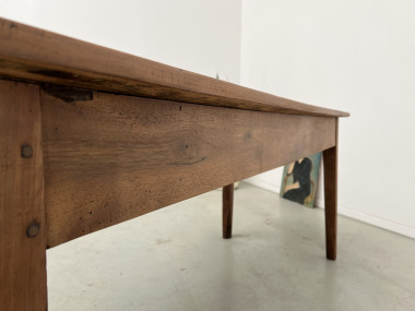 Table de ferme ancienne en noyer blond à 2 tiroirs, pieds fuseaux. 181 cm de long., vue 20