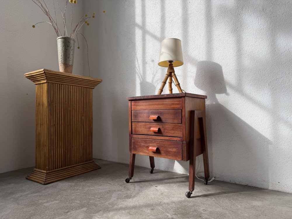 Petit meuble d'appoint / Chevet, vue 1
