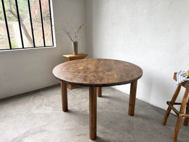 Table ronde brutaliste en chêne massif, années 50, vue 13