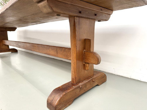 Table monastère ancienne en chêne massif de 350 cm, vers 1900, détail de la clé en chêne et du patin chantourné