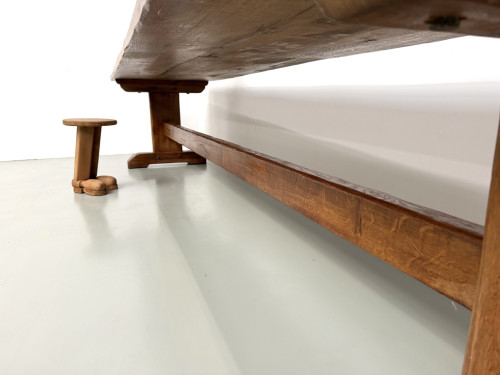 Table monastère ancienne en chêne massif de 350 cm, vers 1900, détail de la traverse et des sommiers chevillés