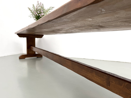 Table monastère ancienne en chêne massif de 350 cm, vers 1900, détail de la traverse et des sommiers chevillés