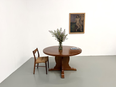 Table ronde brutaliste en chêne massif, Ø132 cm, Maison Lecan