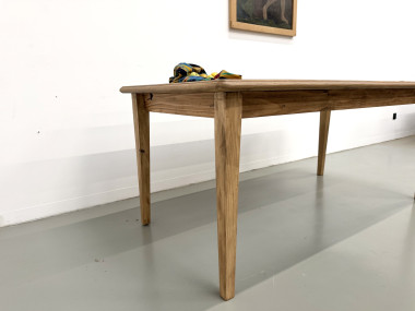 Piétement fuseau en pin restauré de la table de campagne années 70