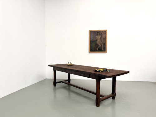 Table de ferme 270 x 90 cm en chêne, vue de loin