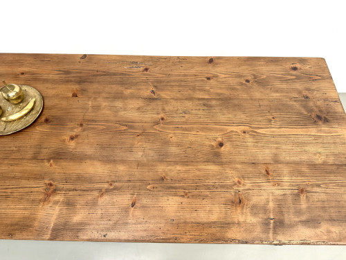 Planches du plateau en pin massif, détail de la restauration