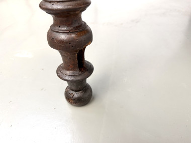 Base d'un pied tourné ancien, table de ferme en pin