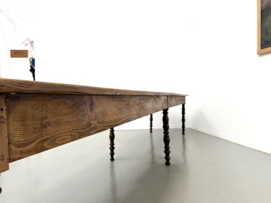 Ceinture de la table de ferme de 4 mètres vue au ras du sol
