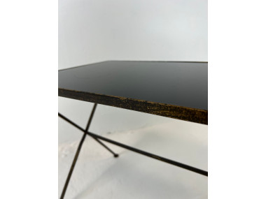 Plateau en verre noir cerclé de métal