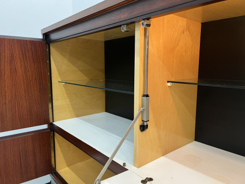 Drink-cabinet en palissandre d'Afrique Alain Richard, vue 16