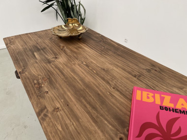 Plateau en larges planches de pin massif, vernis mat