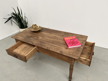 Table de ferme en pin avec ses deux tiroirs ouverts
