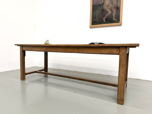 Table de ferme en chêne massif vue de côté, entretoise en H