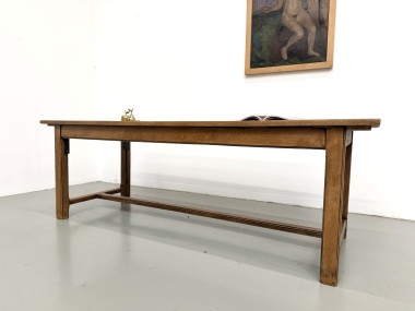 Table de ferme en chêne massif vue de côté, entretoise en H