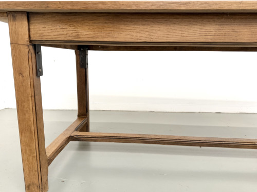 Ceinture et entretoise moulurée d'une table de ferme en chêne massif