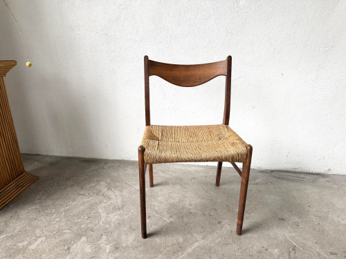 Chaise GS60 attribuée à Arne Wahl Iversen, bois exotique et paille, années 60 – vue 3